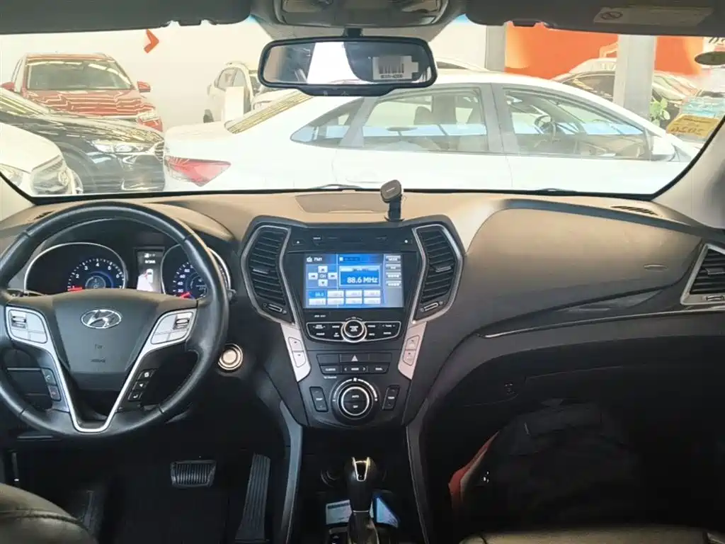 Hyundai Santa Fe 2015 2.0T Automatic 2WD Smart 5-Seater фото 10