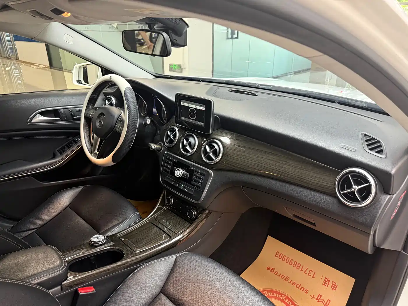 Mercedes-Benz GLA 2015 GLA 200 Dynamic фото 31