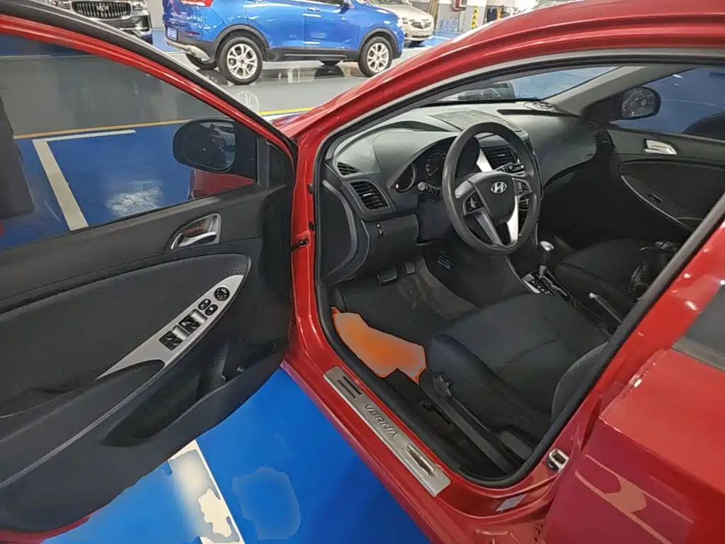 Hyundai Reina 2014 2014 Model 1.6L Automatic TOP