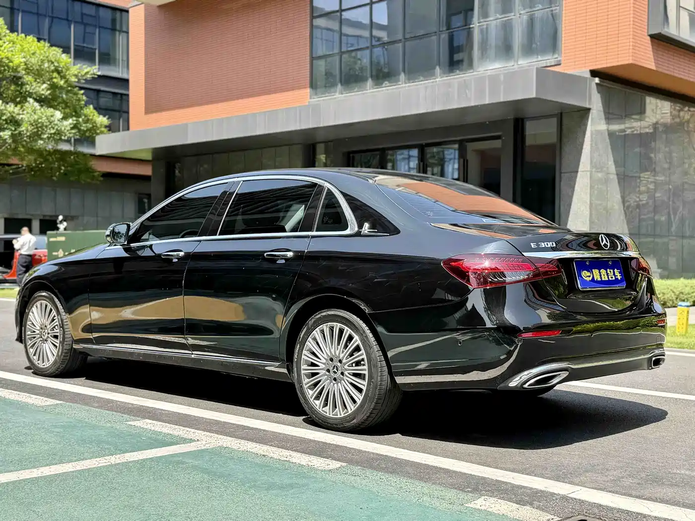 Mercedes-Benz E-Class 2022 E 300 L Sport Fashion фото 5