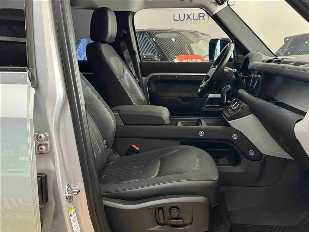 Land Rover Defender 2020 110 P400 Dark Special Edition фото 15