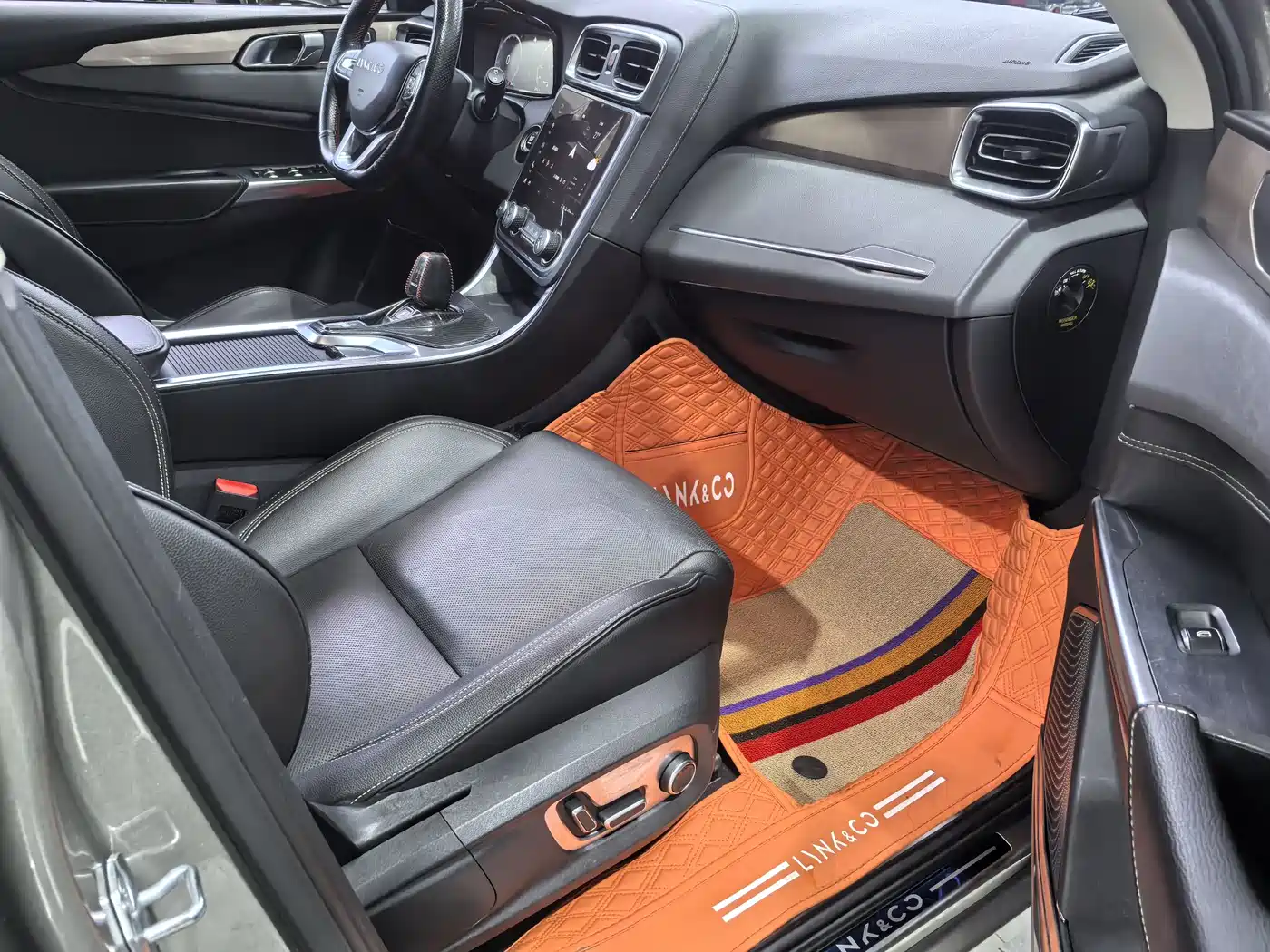 Lynk & Co 01 2019 2.0T 2WD Pro Edition China V фото 13