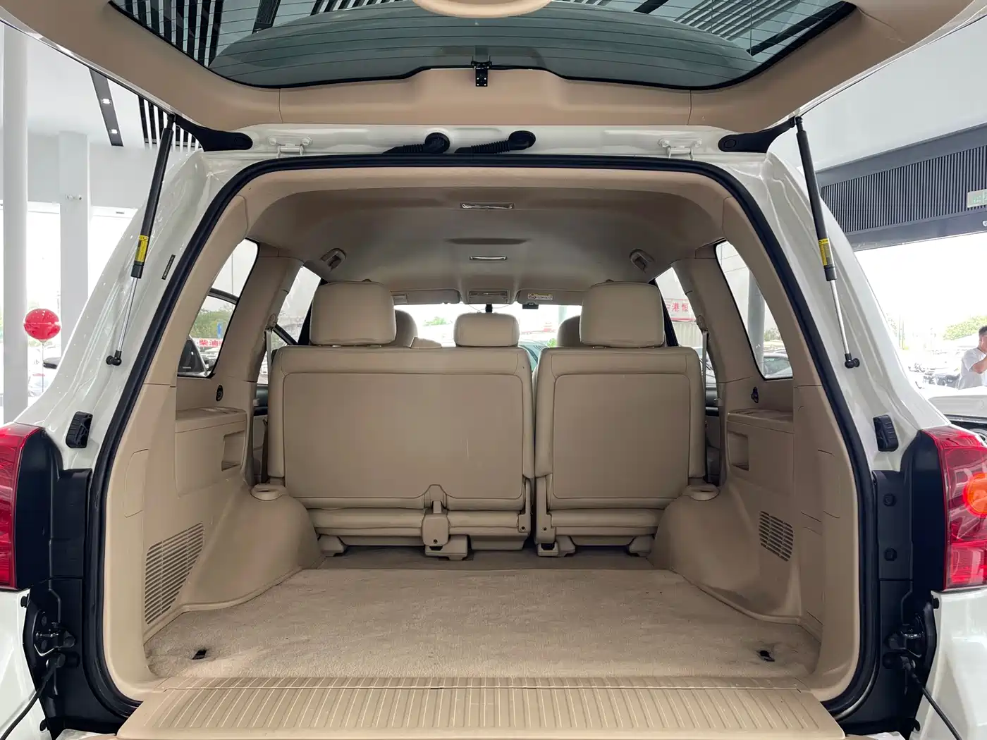 Toyota Land Cruiser (Import) 2015 4.0L V6 Middle East Limited Edition фото 13