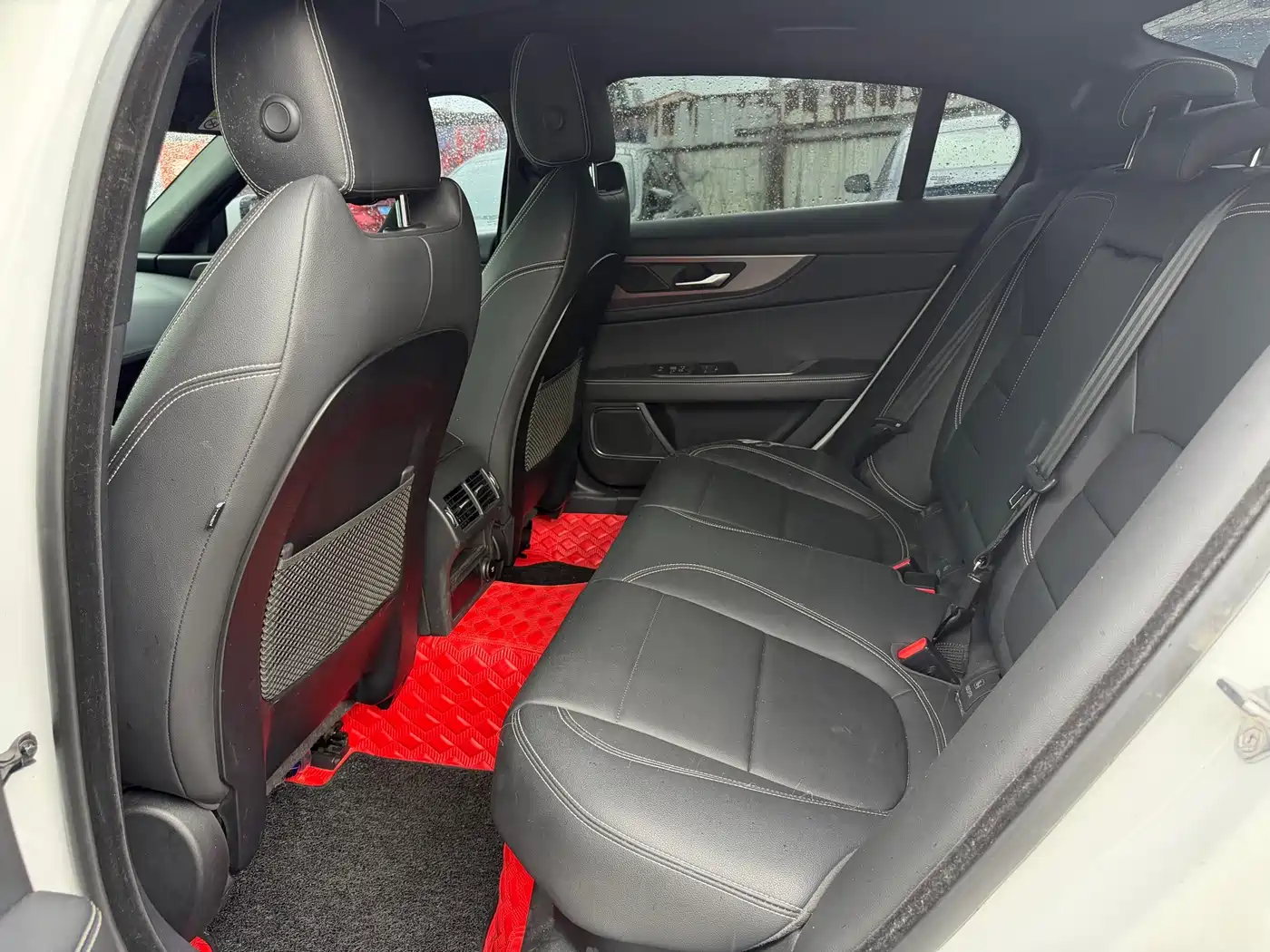 Фото 6 - Jaguar XEL