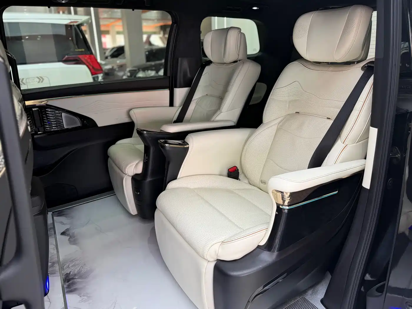 GAC Trumpchi Trumpchi M8 2023 Model Master Series 400T Flagship Edition фото 13
