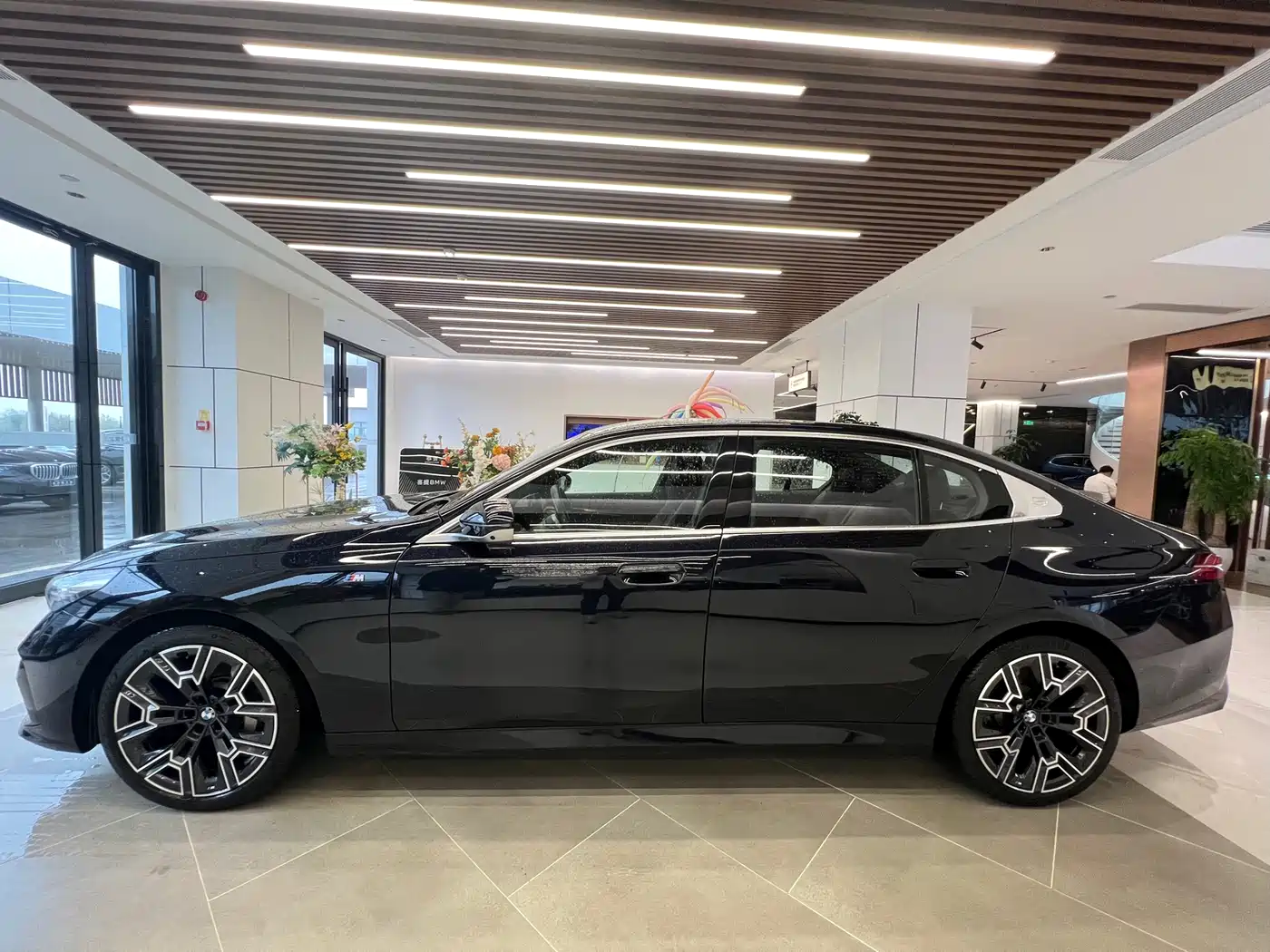 BMW 5 Series 2024 530Li Premium M Sport Package фото 3