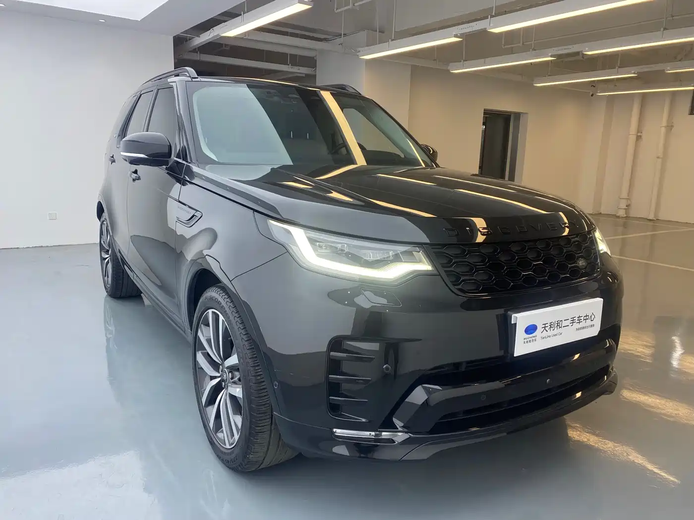 Land Rover Discovery 2024 360PS Dynamic SE фото 3