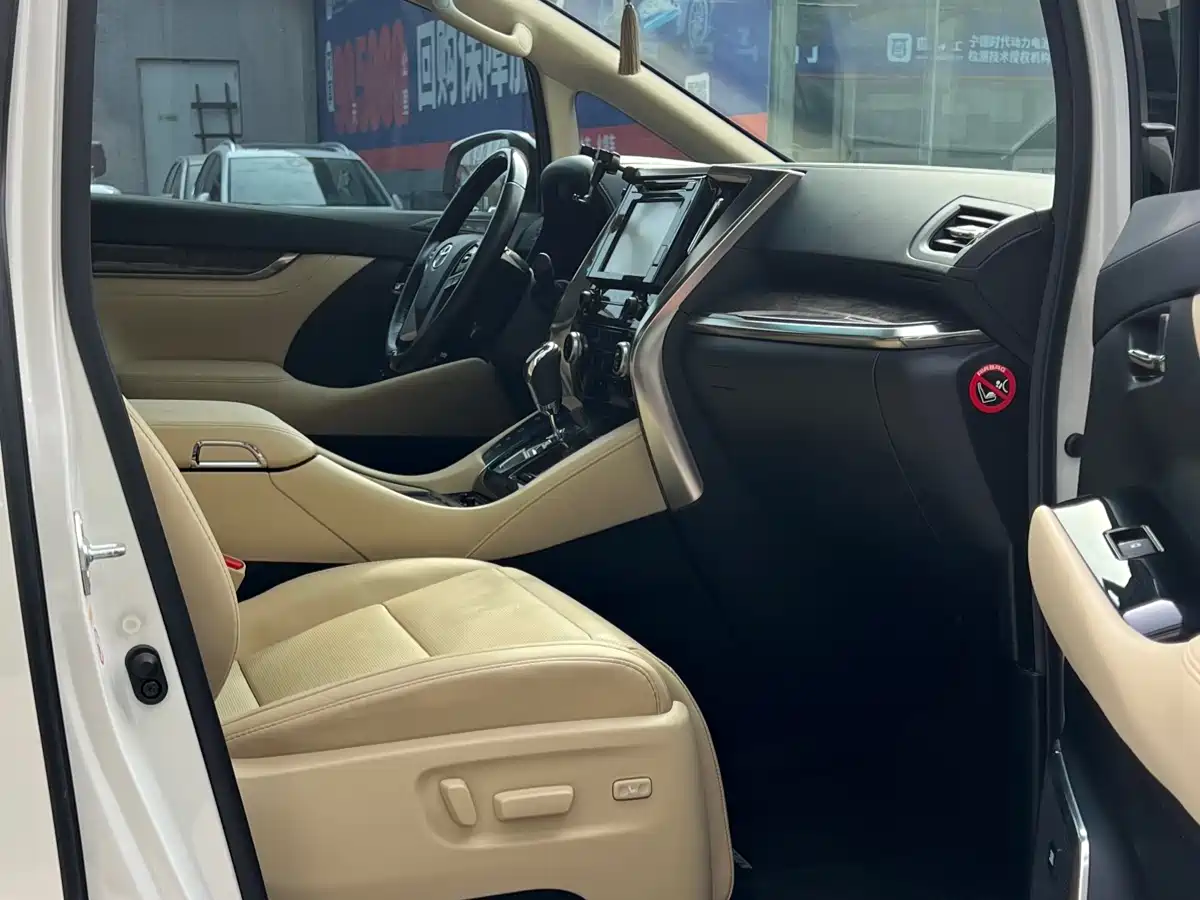 Toyota Vellfire 2019 Hybrid 2.5L HV Premium Edition фото 20