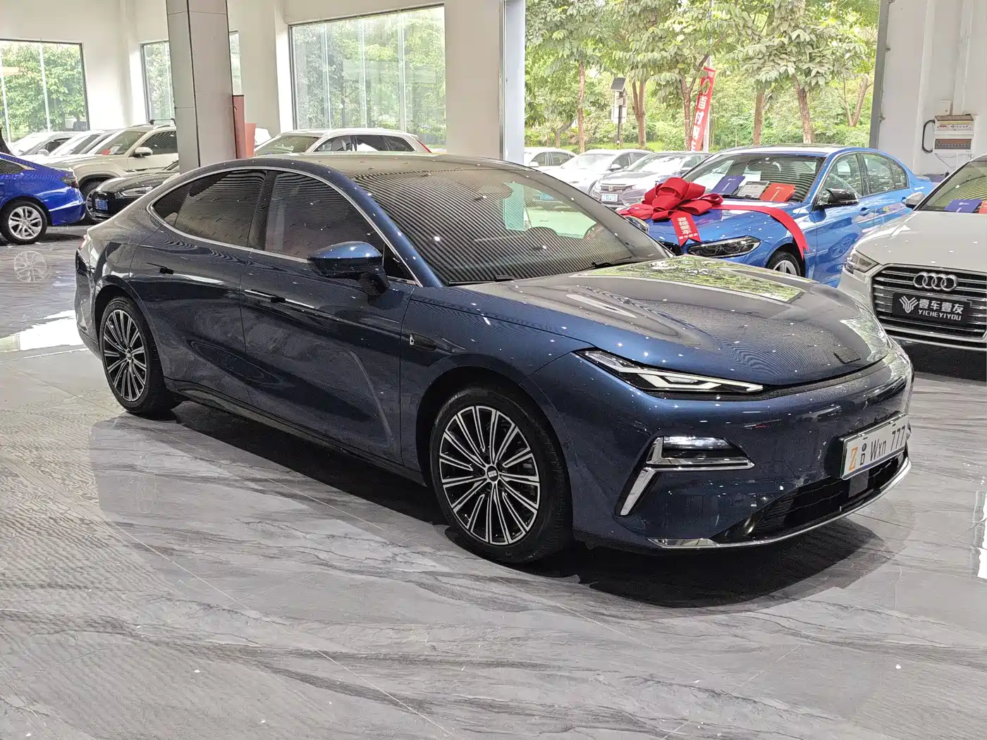 Geely Galaxy Galaxy Xingyao 8 2025 Model 130km EM-i Flagship Edition фото 2