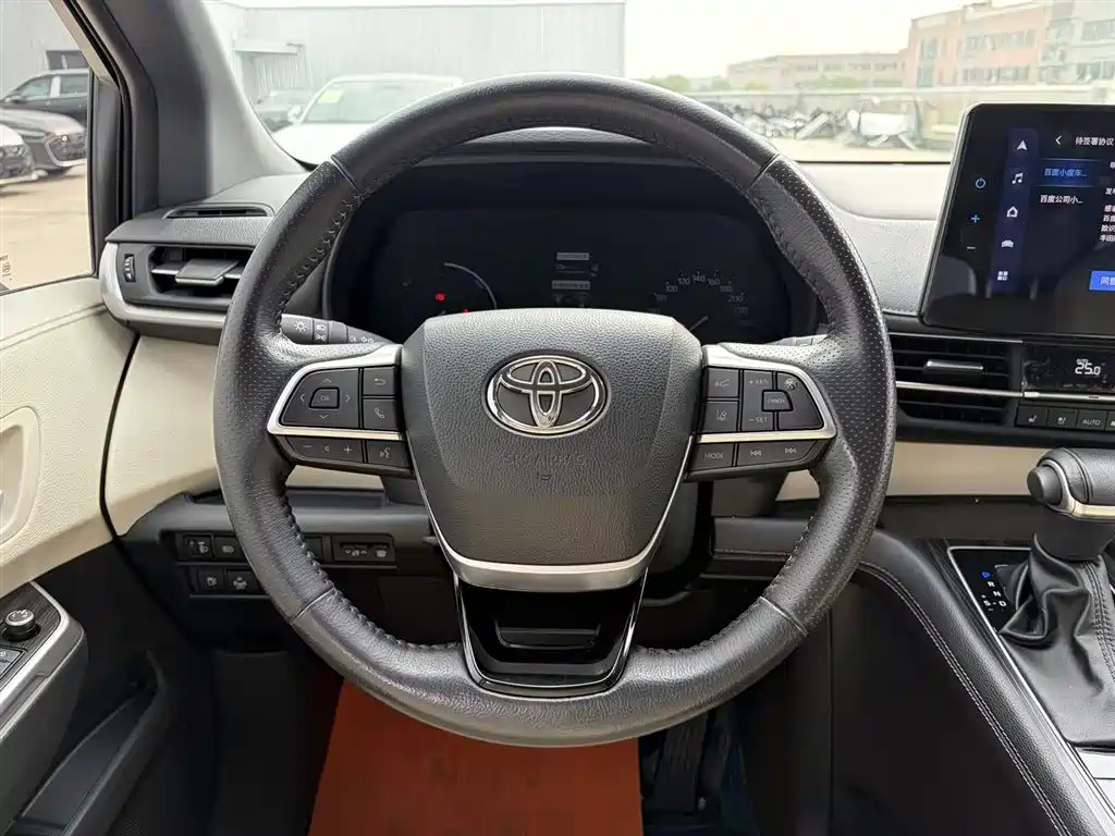Toyota Sienna 2021 2.5L Hybrid Premium Edition фото 11