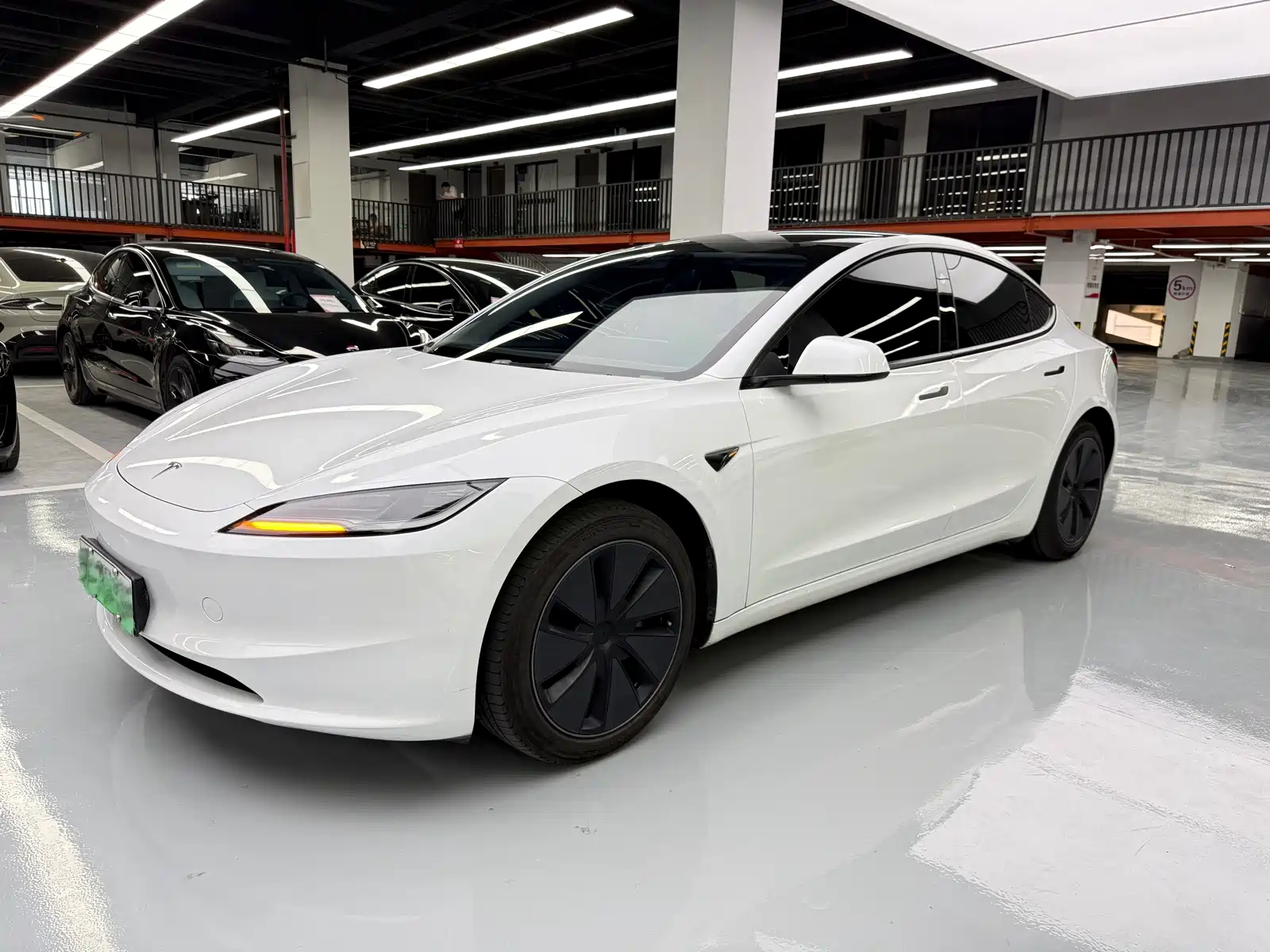 Фото 1 - Tesla Model 3