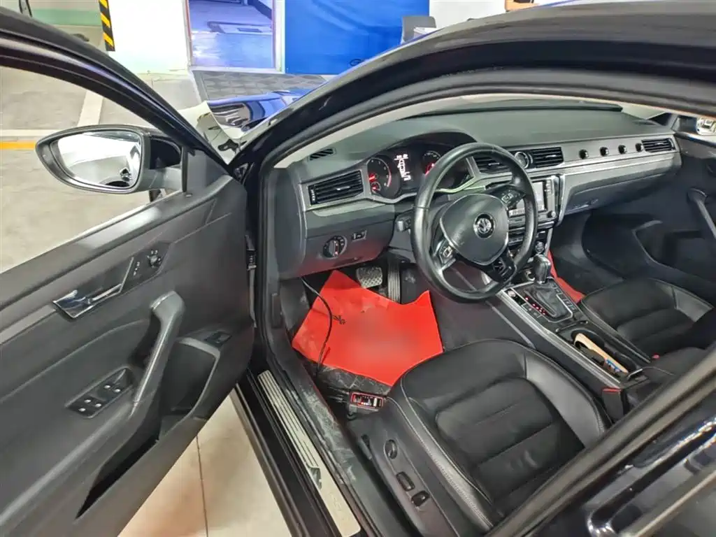 Volkswagen Passat 2017 330TSI DSG Prestige фото 16