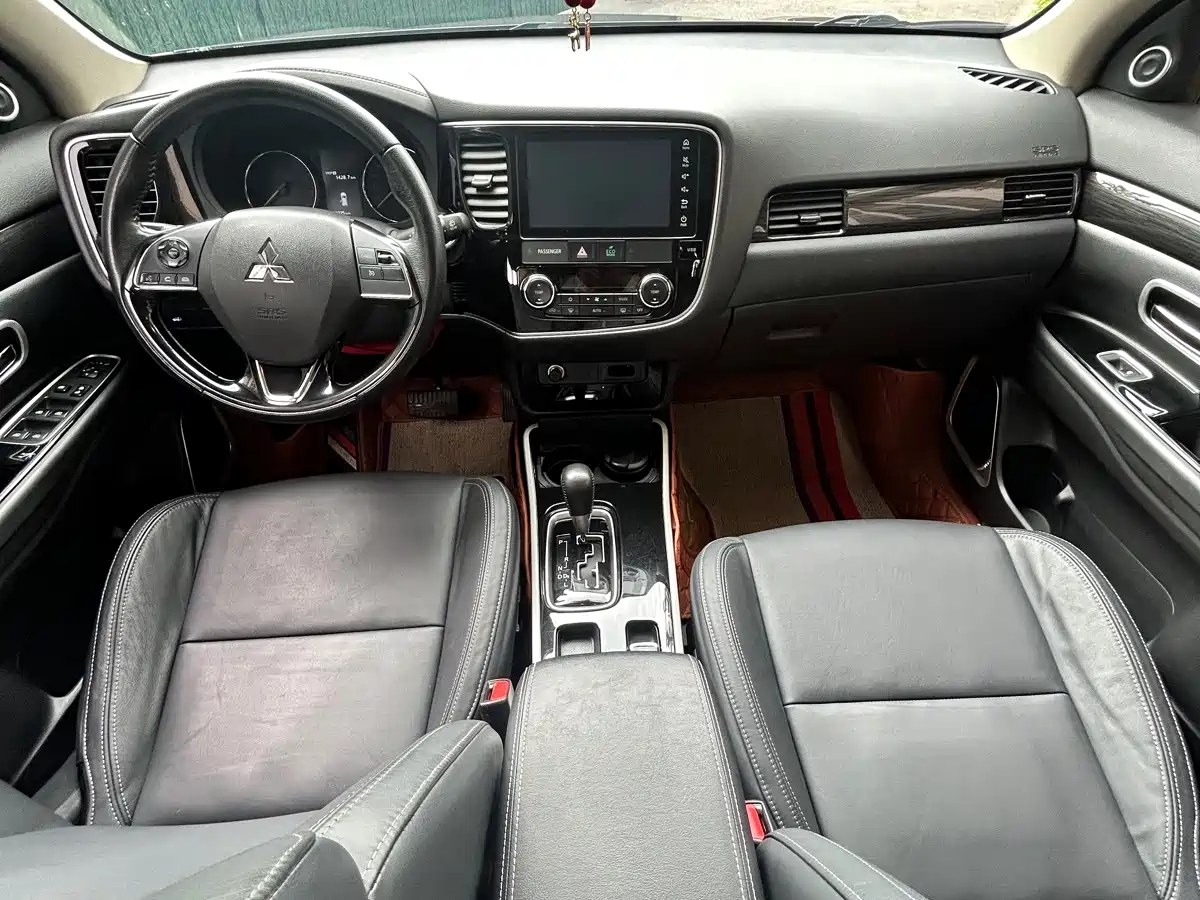 Mitsubishi Outlander 2019 2.0L 2WD Enjoy 7-Seater China VI фото 9