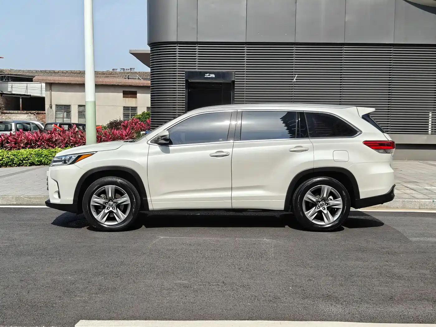 Toyota Highlander 2018 2.0T 4WD Luxury 7-seater China VI фото 22