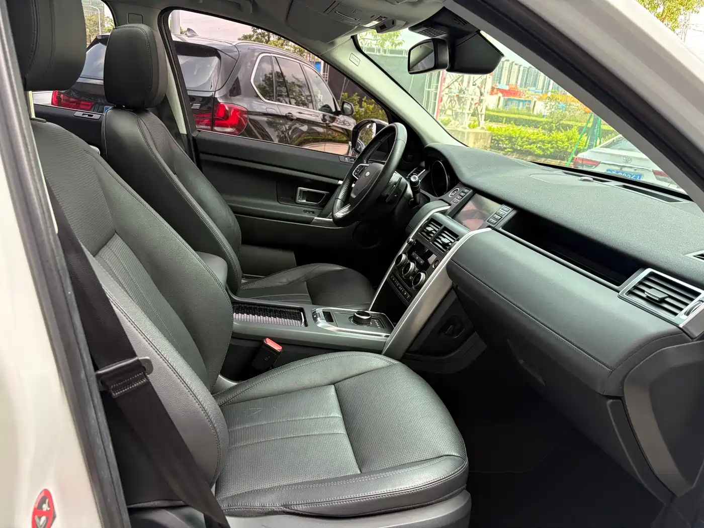Land Rover Discovery Sport 2018 240PS SE Edition фото 4