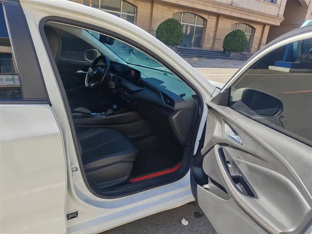 Photo 16 - Buick Verano