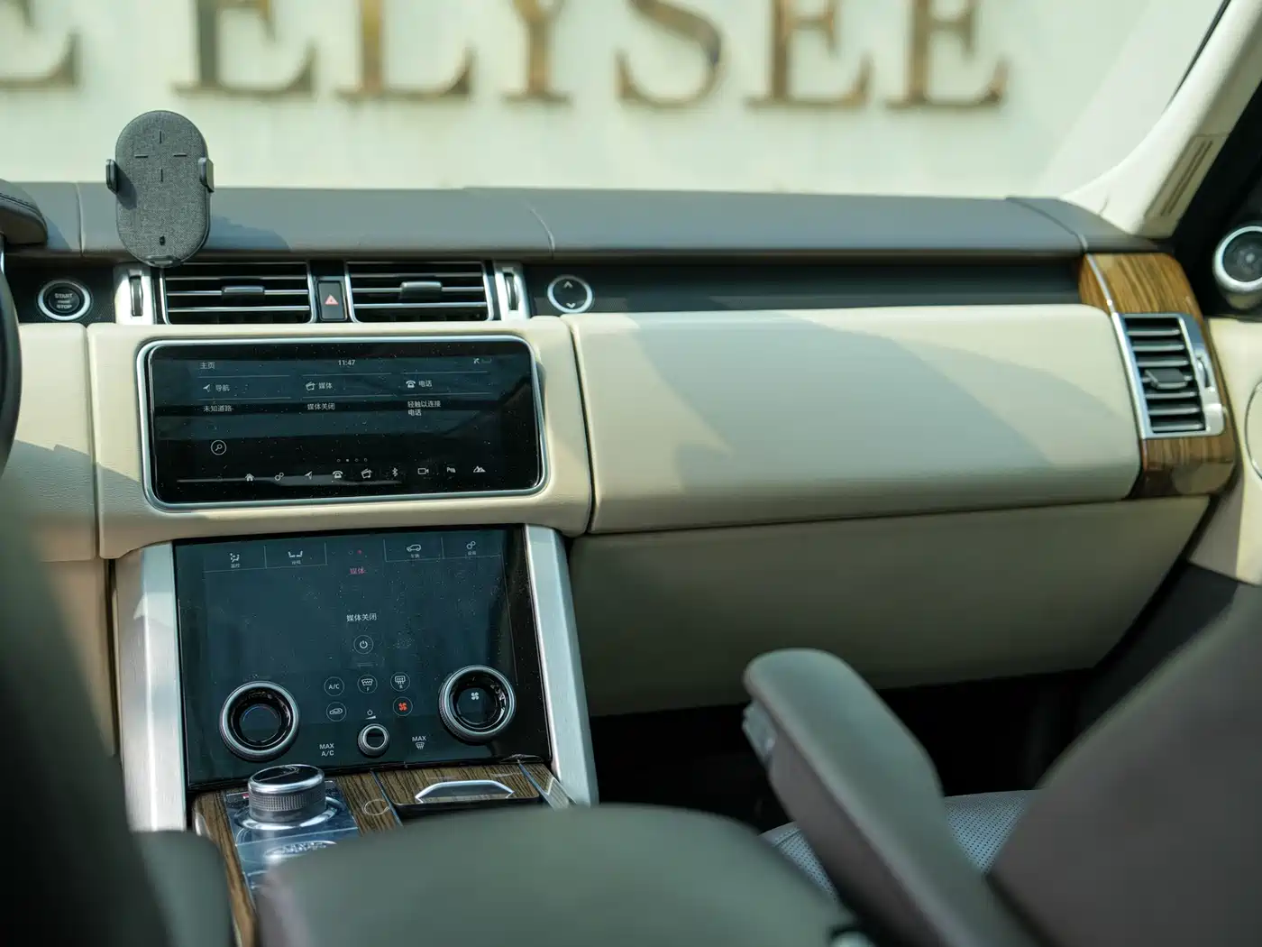 Land Rover Range Rover 2018 3.0 SC V6 Vogue SE Genesis Extended Edition фото 13