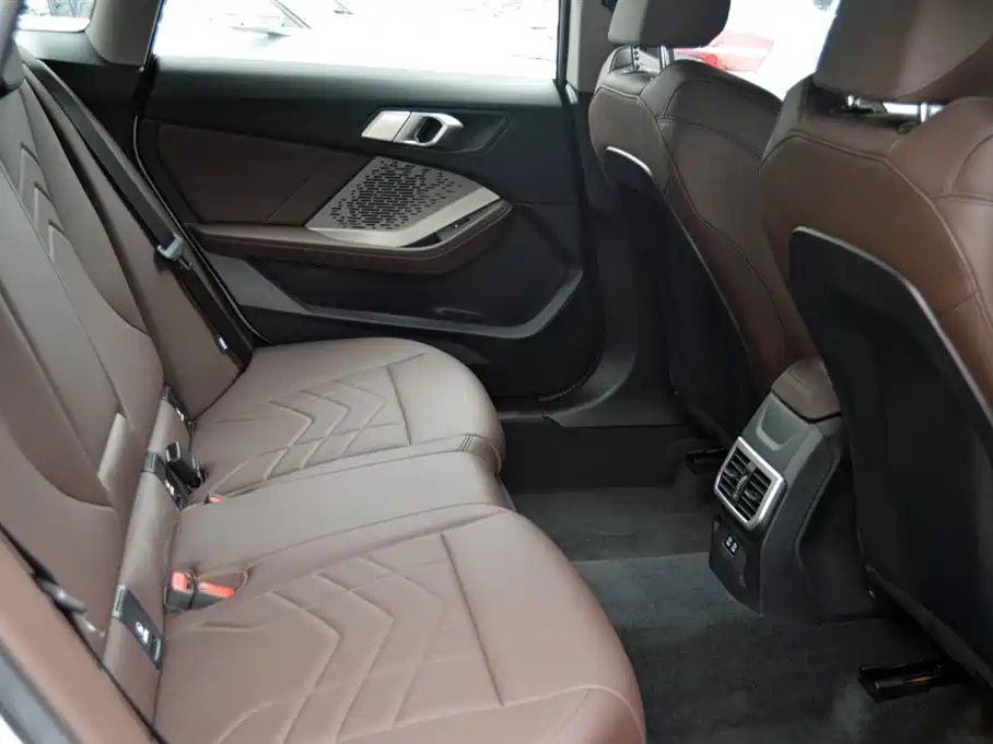 BMW 2 Series 2025 225L M Sport Package фото 12