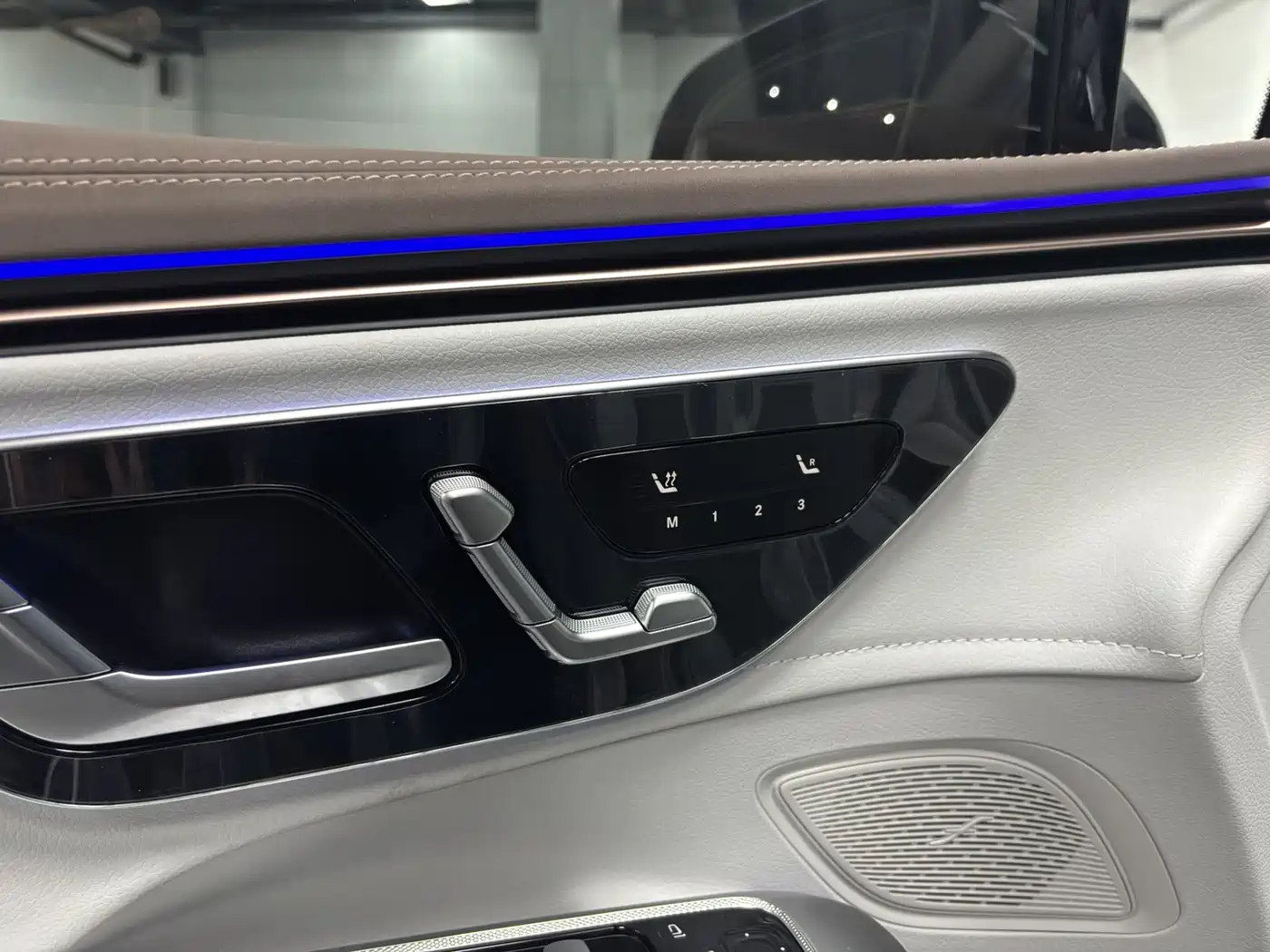 Mercedes-Benz EQE SUV 2024 500 4MATIC Pioneer Edition фото 12