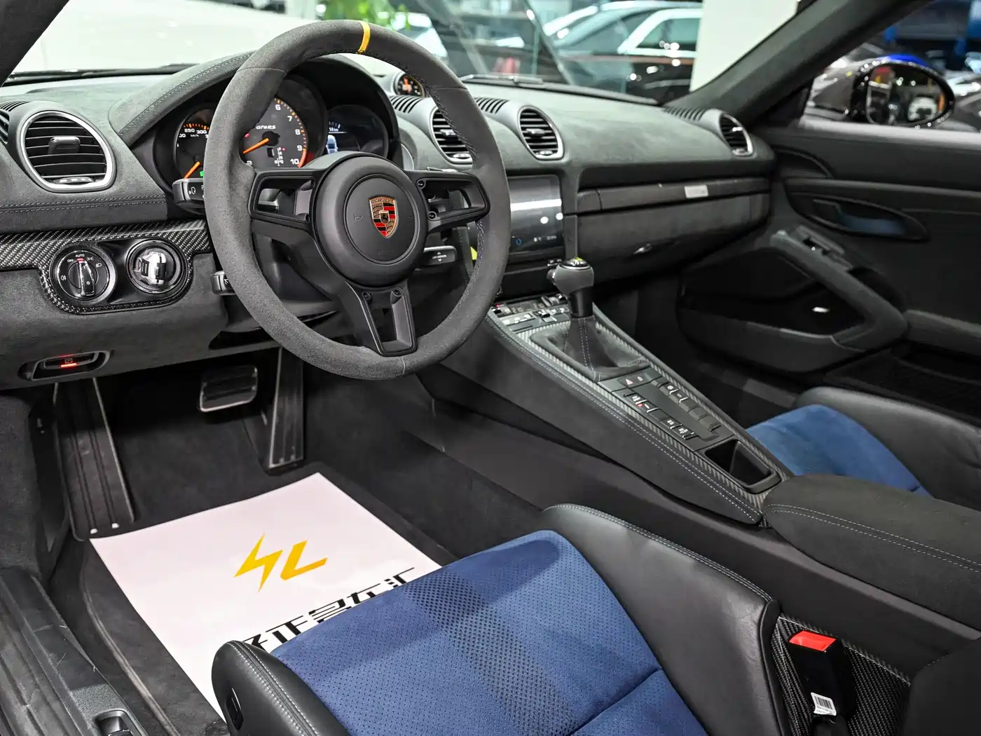 PORSCHE 718