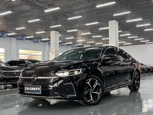 Volkswagen Passat 2024