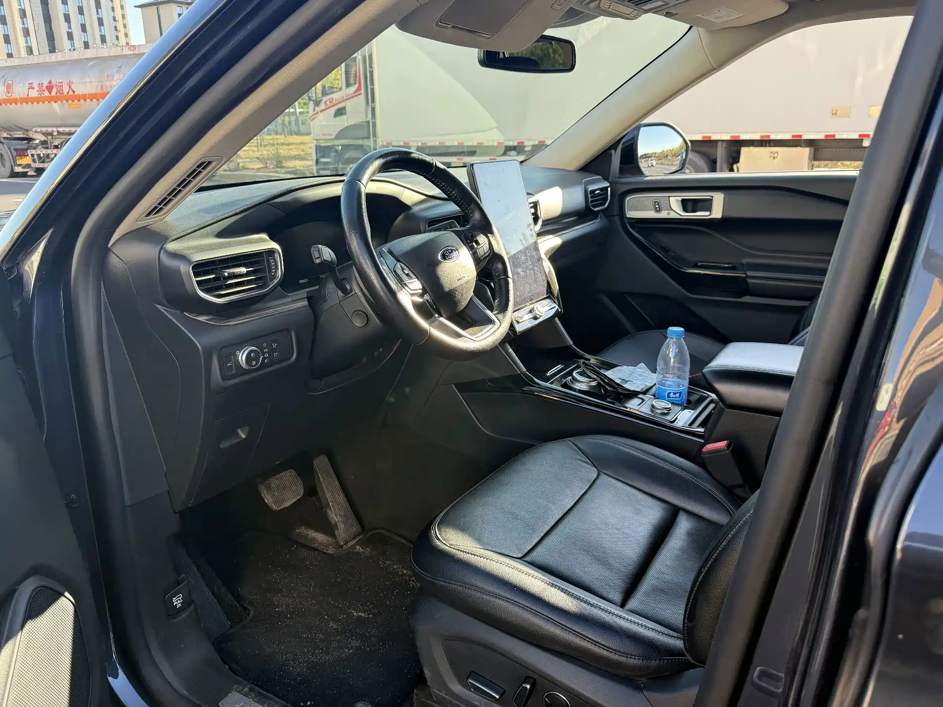 Фото 4 - Ford Explorer