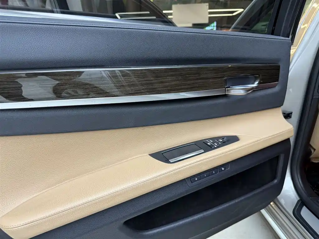 BMW 7 Series 2014 730Li Premium фото 9
