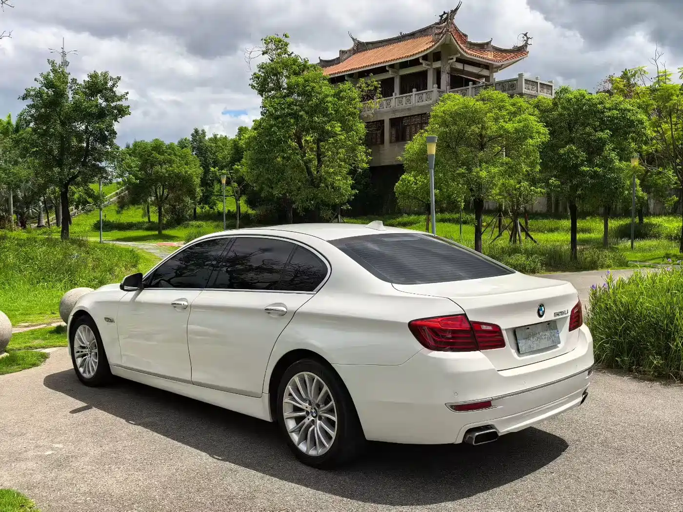 BMW 5 Series 2014 525Li Luxury Design Package фото 9