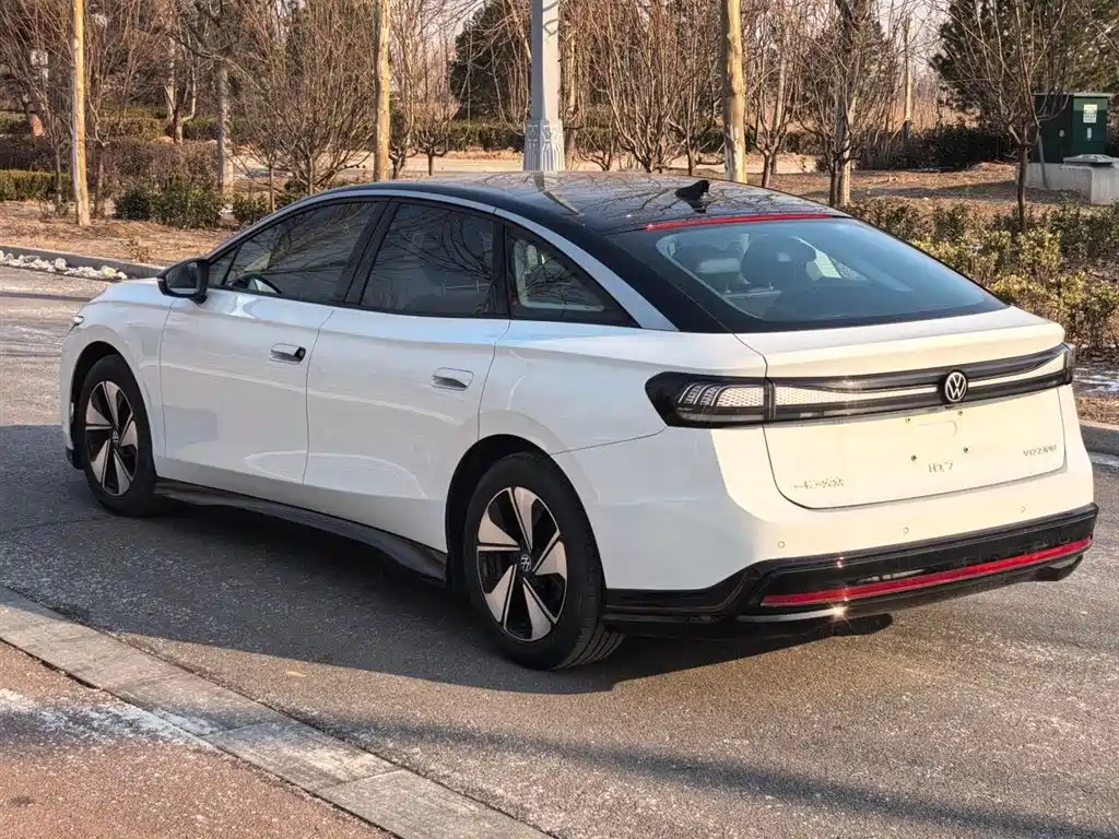 VOLKSWAGEN ID.7 VIZZION