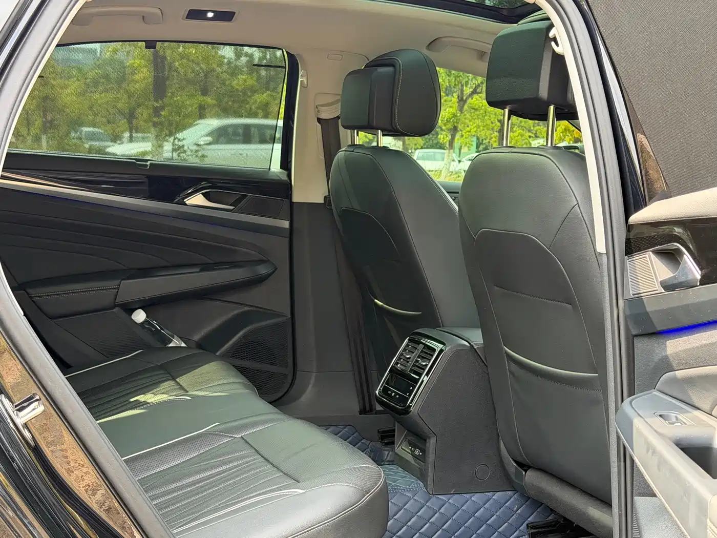 Volkswagen Passat 2022 330TSI Luxury Edition фото 15