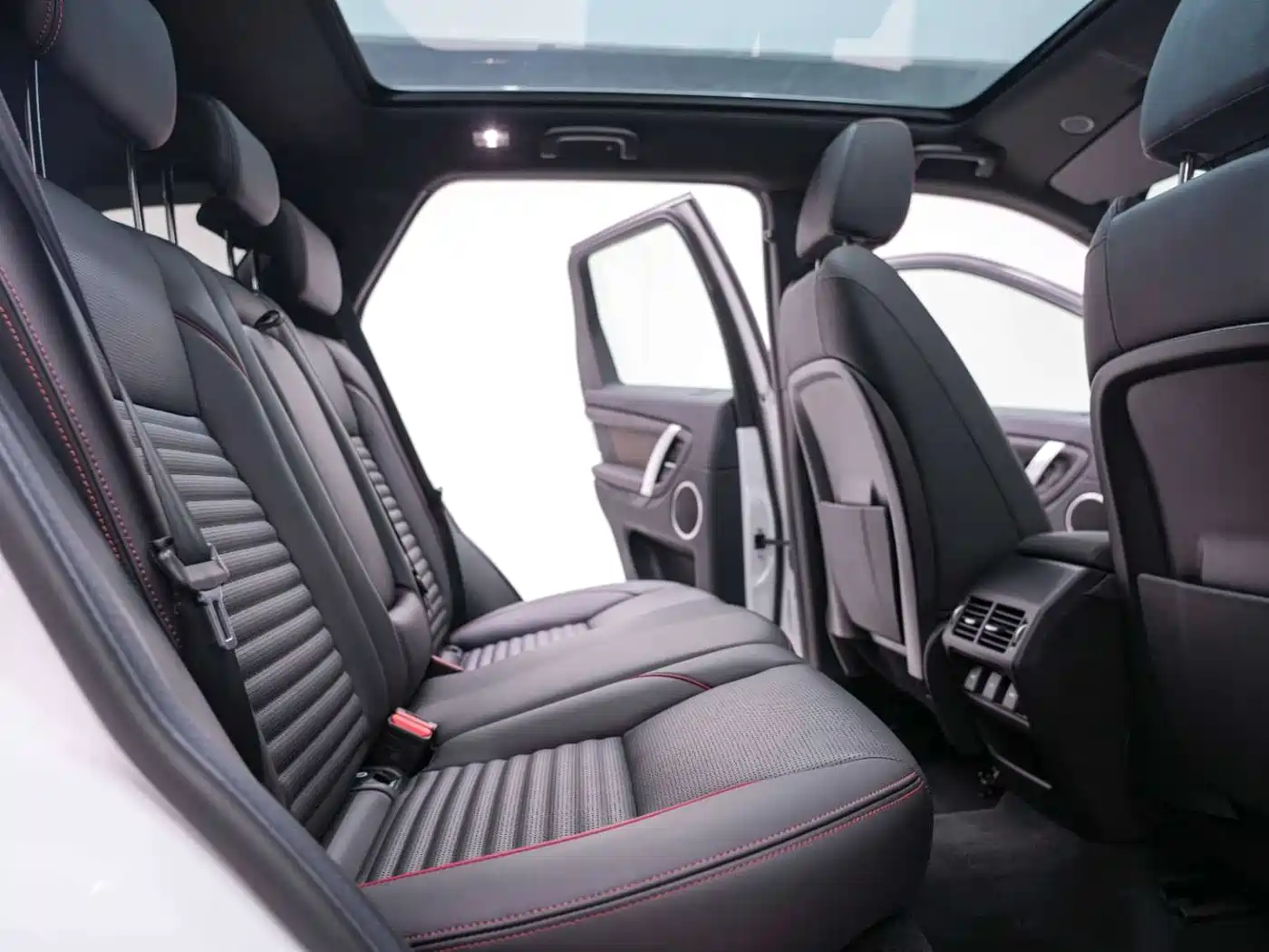 Land Rover Discovery Sport 2022 Model 249PS R-Dynamic S Performance Edition 5-Seater фото 24
