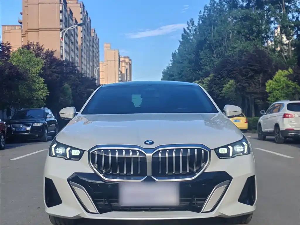 BMW 5 Series 2024 525Li M Sport Package фото 6