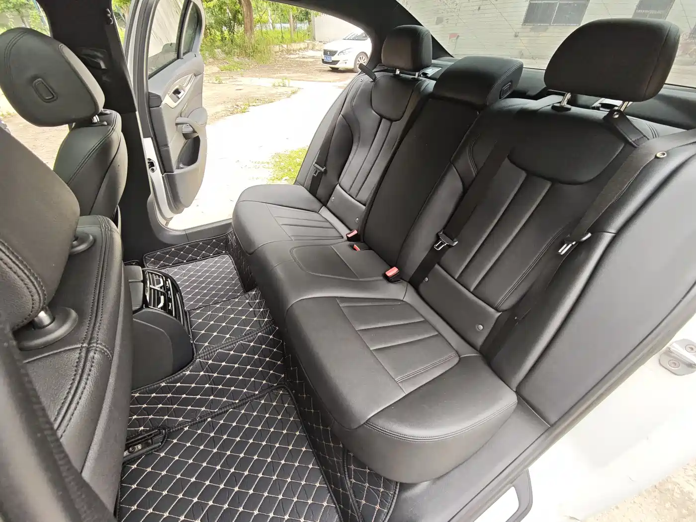 BMW 5 Series 2018 525Li M Sport Package фото 10