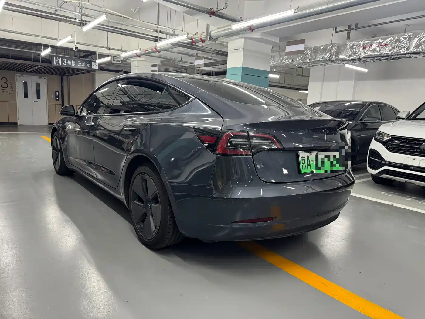 Фото 2 - Tesla Model 3