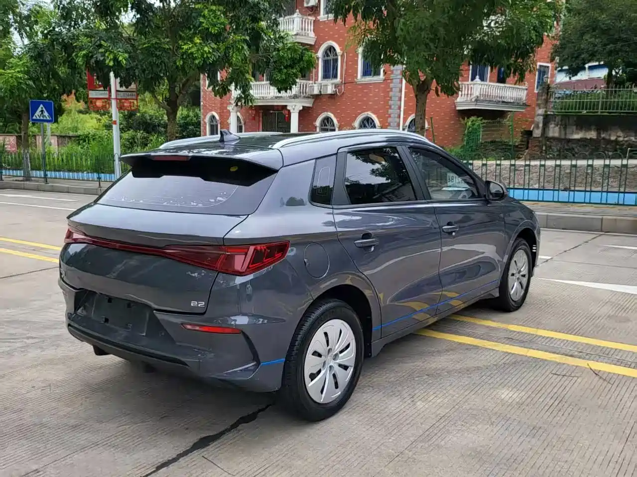 Фото 10 - BYD e2