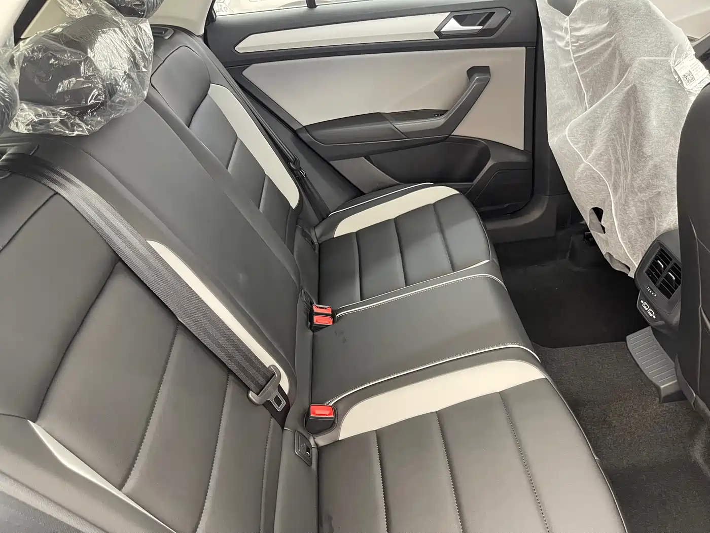 Volkswagen T-ROC 2026 280TSI DSG 2WD Time Edition фото 13
