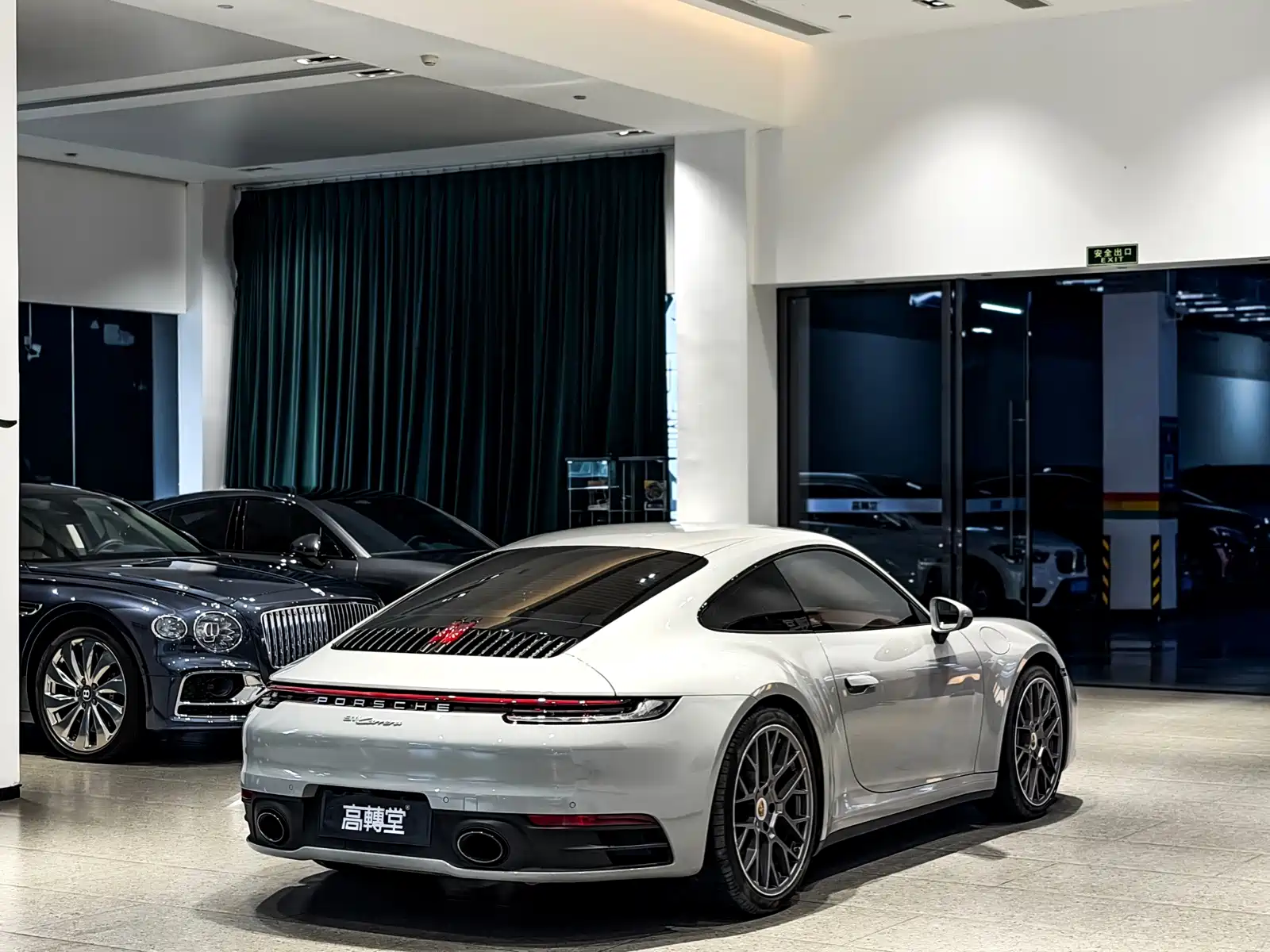 Фото 3 - Porsche 911