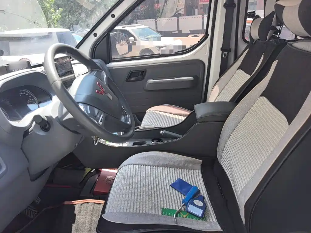 Wuling Motors Wuling Yangguang 2024 2024 300km Comfort Passenger Version 60kW