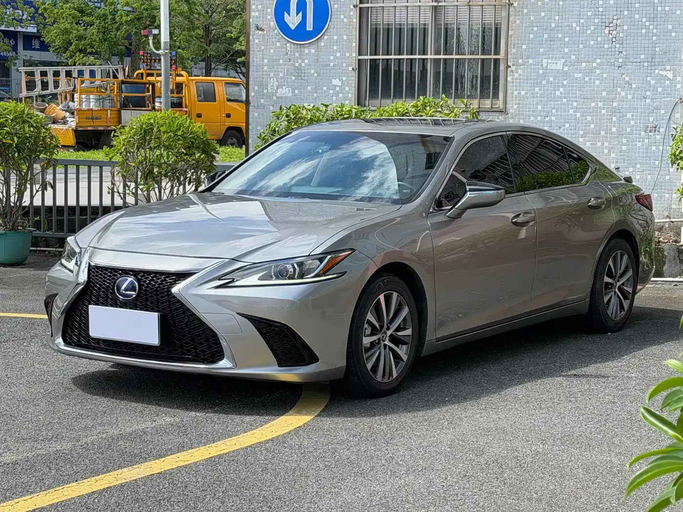 Фото 1 - Lexus ES