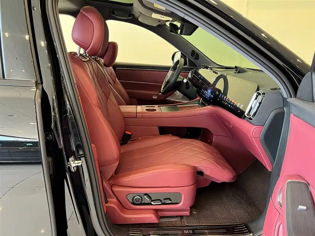 AITO Wenjie AITO M8 2025 Model Extended Range Max+ Edition 53.4kWh 6-Seater фото 33