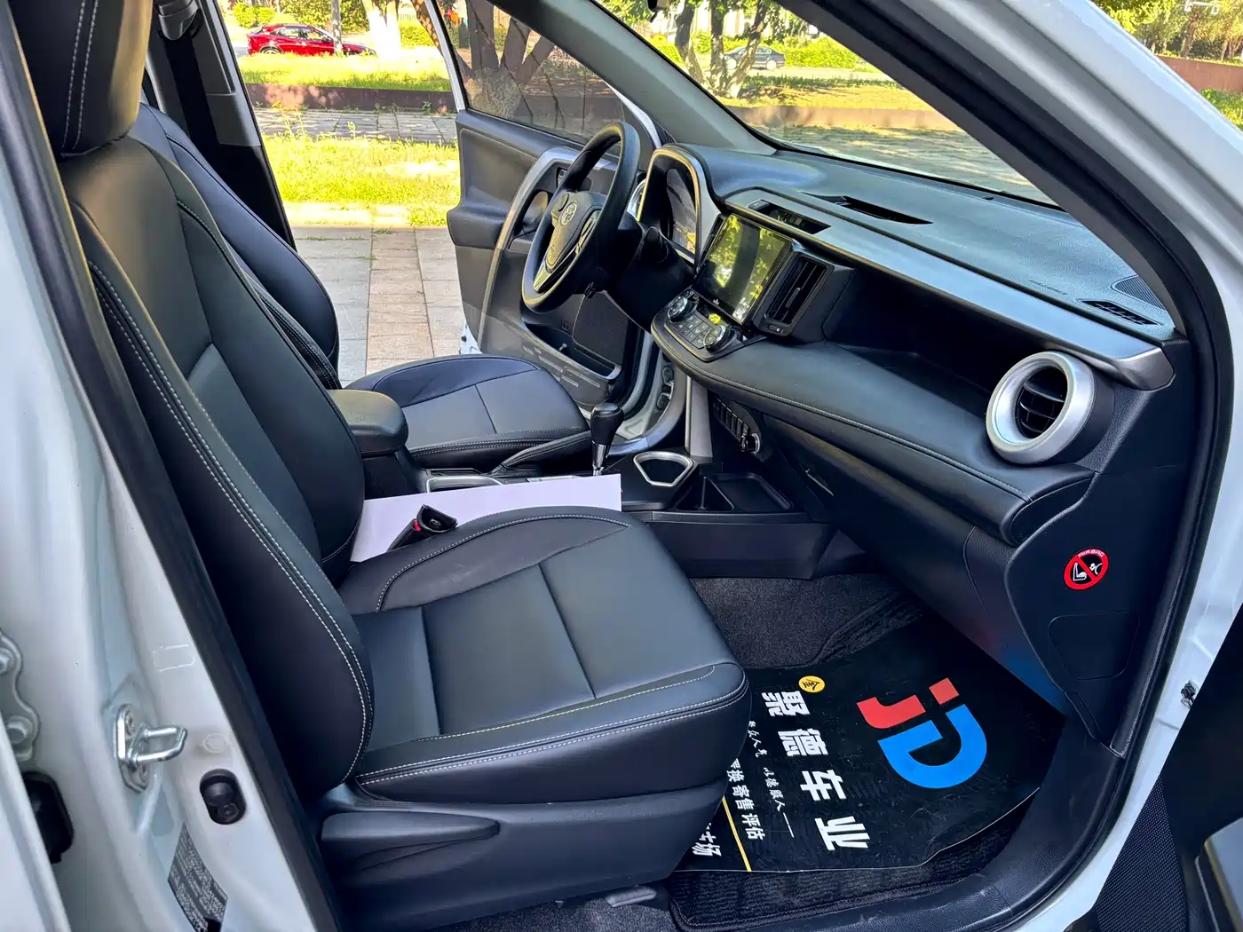 Toyota RAV4 Rongfang 2016 2.0L CVT 2WD Trend (China V) фото 16