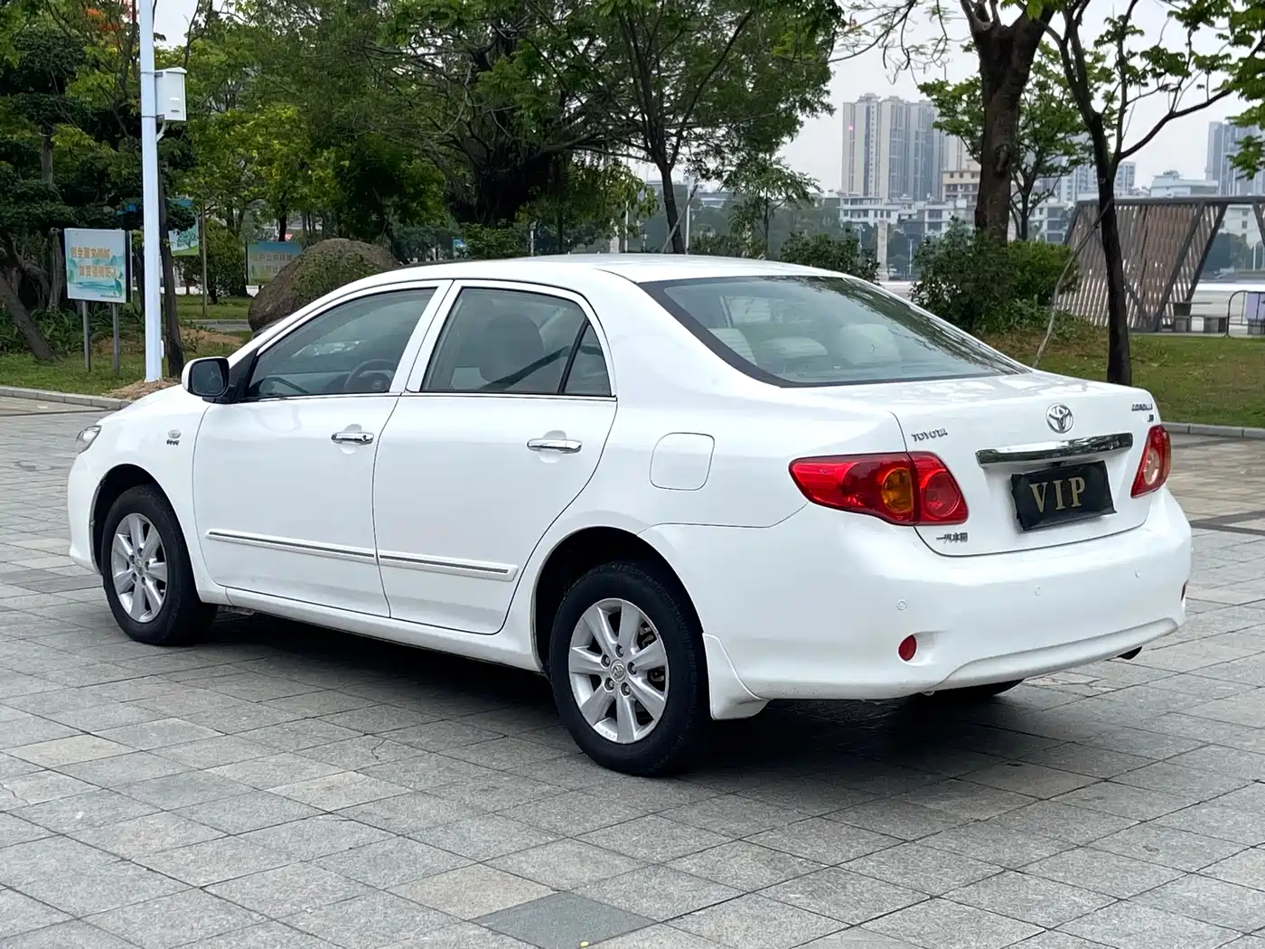 Toyota Corolla 2009 1.6L Manual GL Sunroof Special Edition фото 5