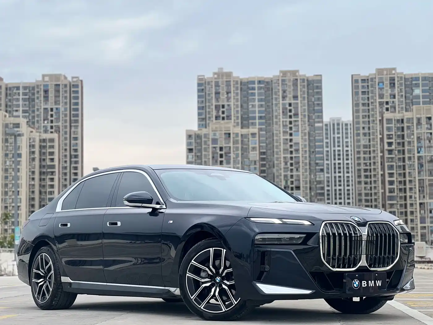 BMW 7 Series 2023 Model 735Li M Sport Package фото 3