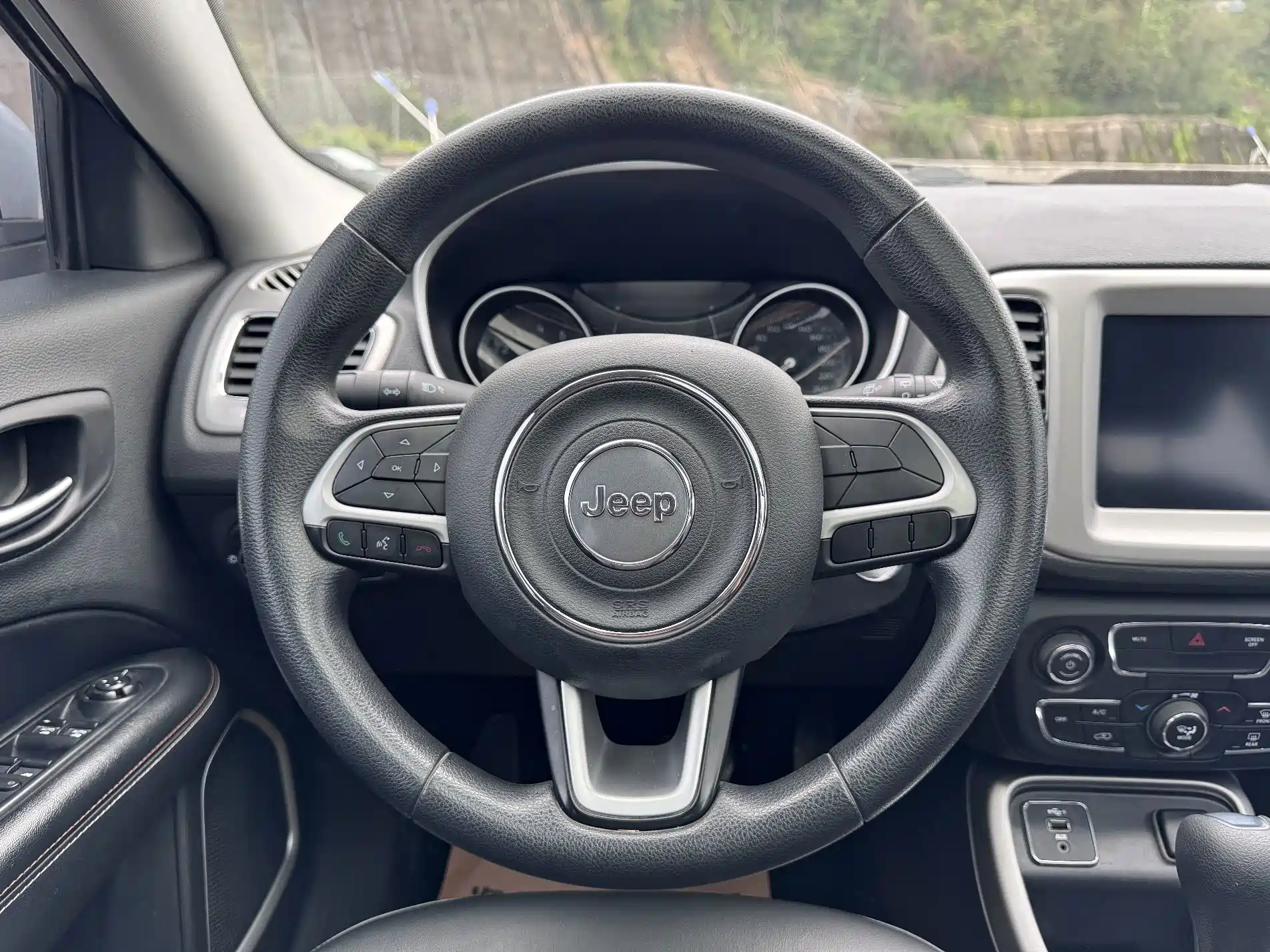Фото 16 - Jeep Compass