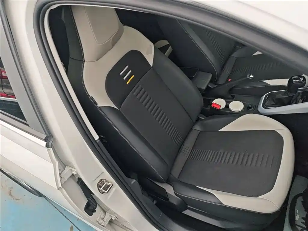 Volkswagen Polo 2019 Plus 1.5L Automatic Colorful Tech Edition фото 25