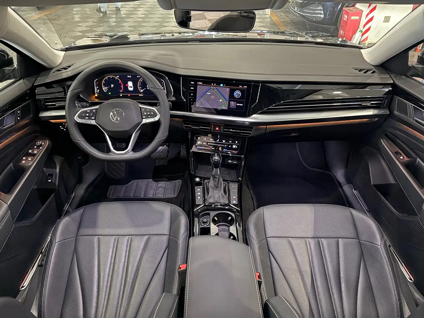 Volkswagen Passat 2025 Outstanding 380TSI Dragon Glory Edition фото 16