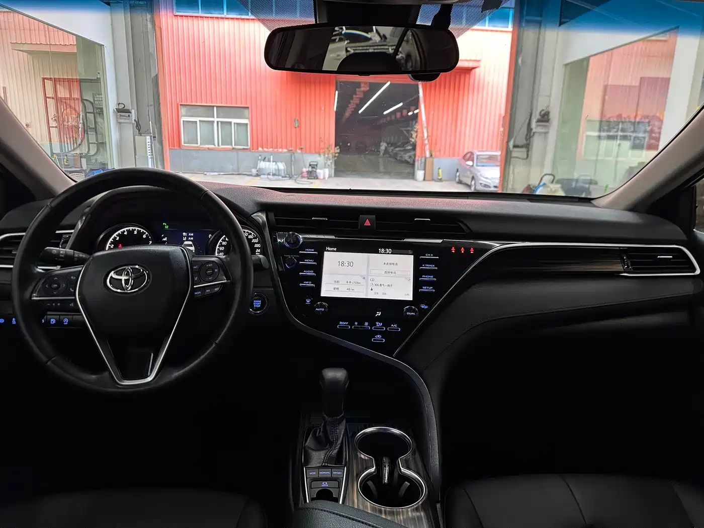 Toyota Camry 2018 2.5G Luxury Edition фото 10