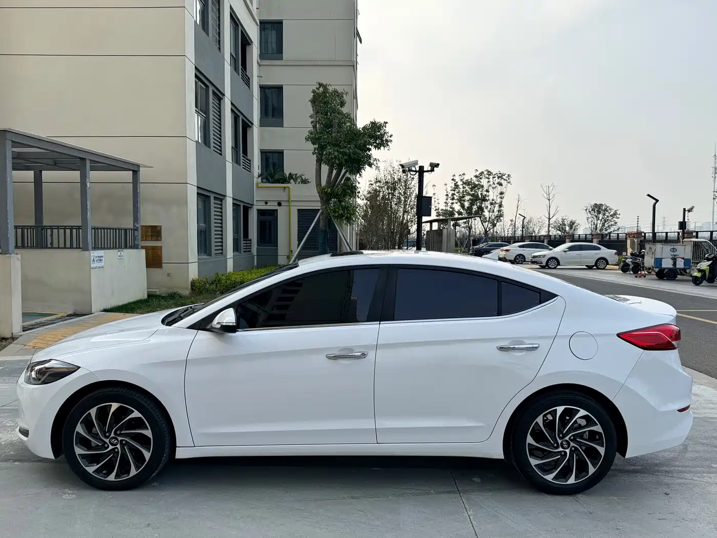 Hyundai Elantra 2020 1.5L CVT Smart Style·Elite фото 14