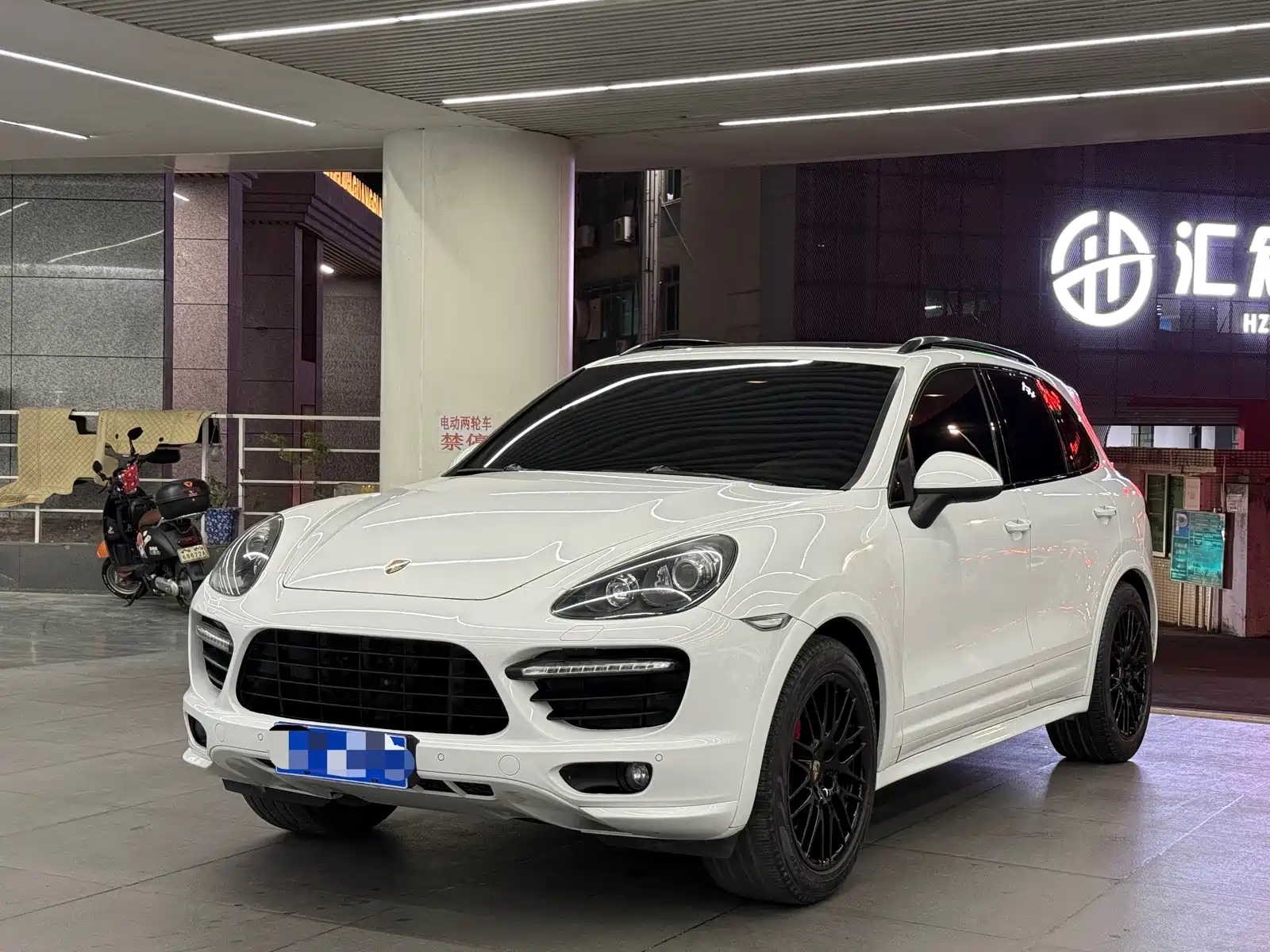 Фото 1 - Porsche Cayenne