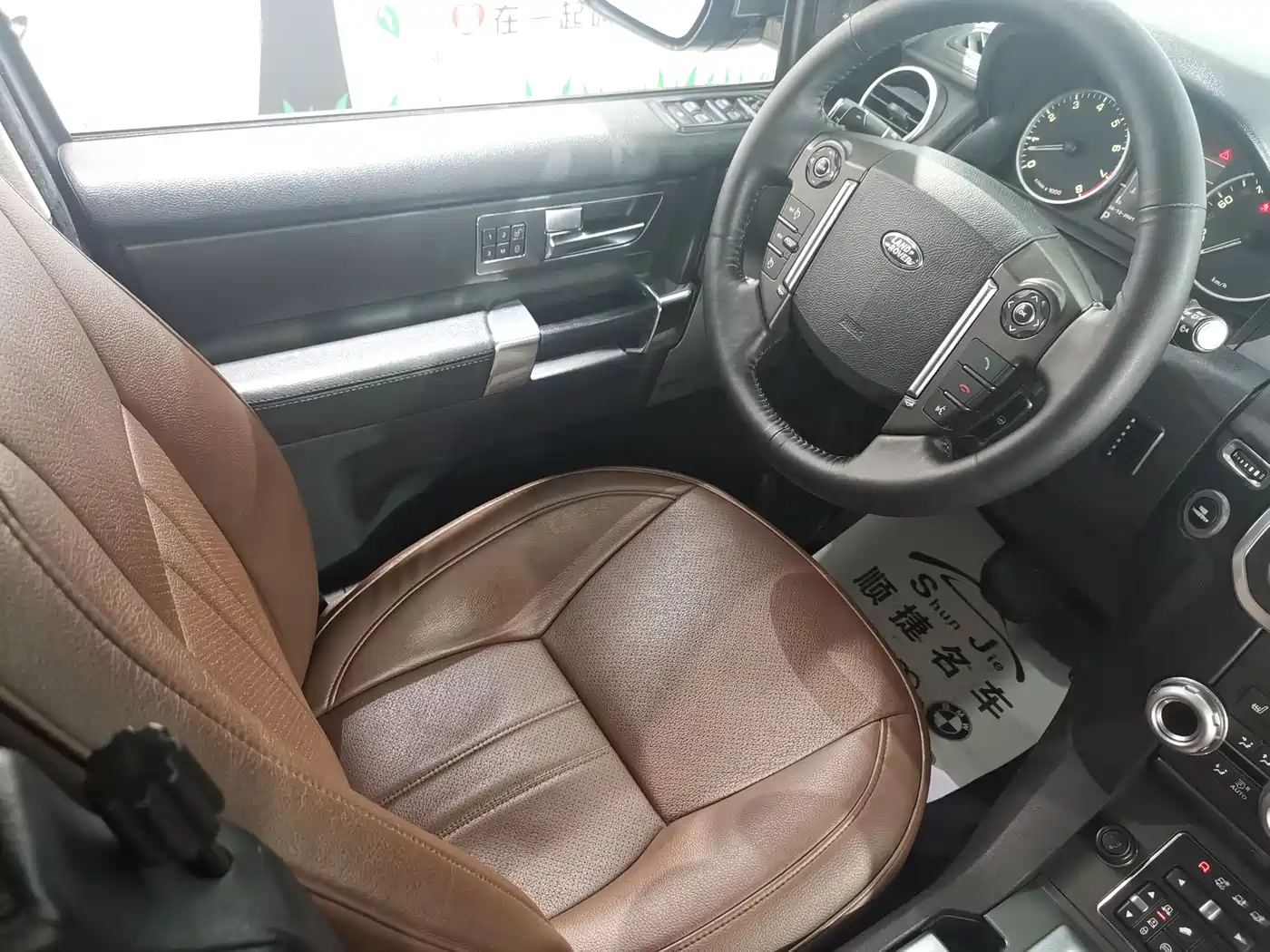 Land Rover Discovery 2016 3.0 SC V6 HSE фото 10